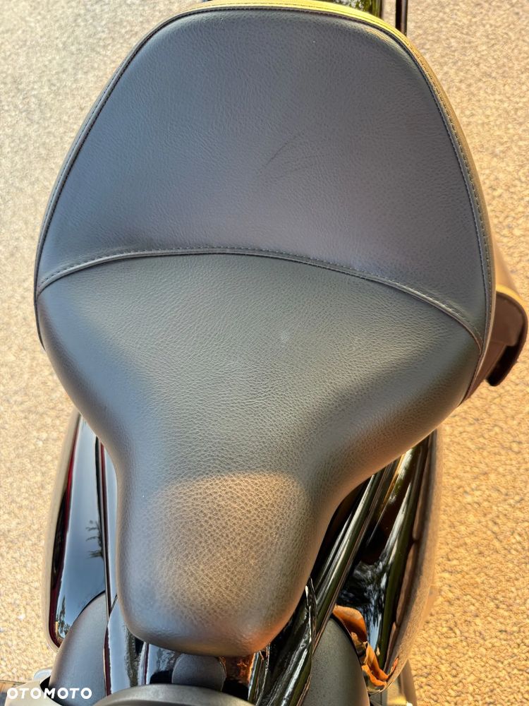 Triumph Bonneville Bobber - 14