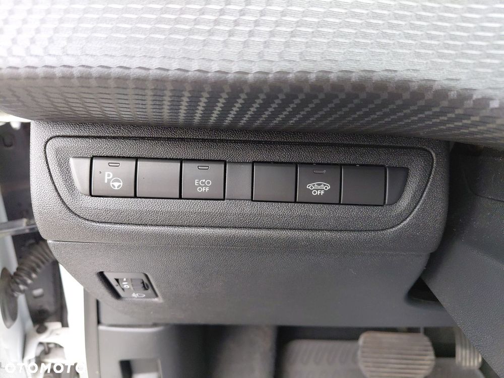 Peugeot 2008 1.2 Pure Tech GPF Allure S&S EAT6 - 22