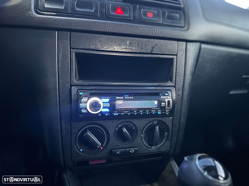 VW Golf 1.6i Confortline AC - 23
