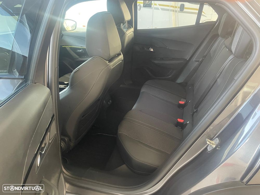 Peugeot 2008 PureTech 130 EAT8 GT Pack - 23