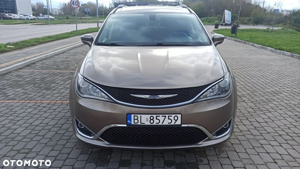 Chrysler Pacifica - 8