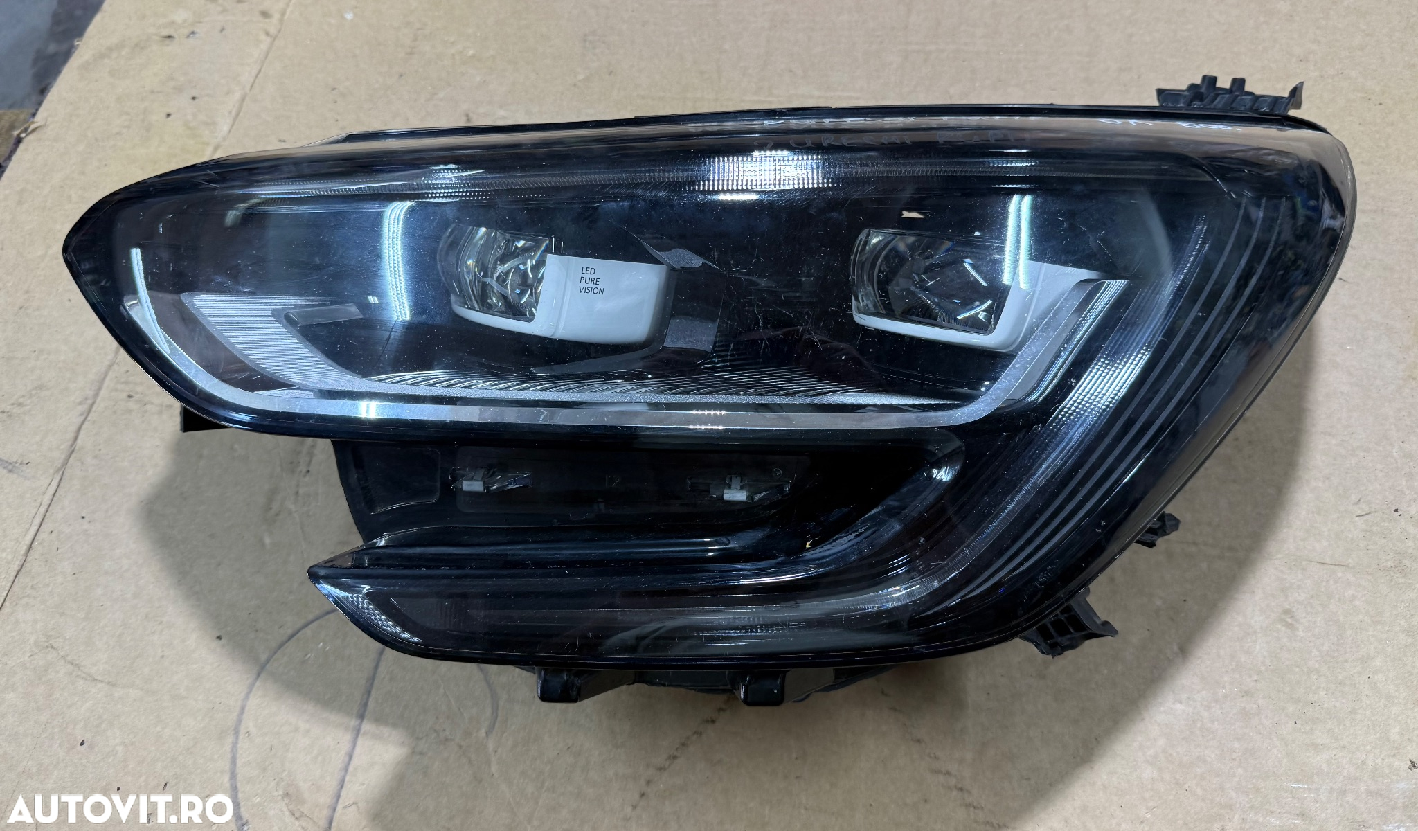 Far stanga full led pure vision RENAULT MEGANE 4 an 2018 cu defect cod 260601197R daylight alb - 2