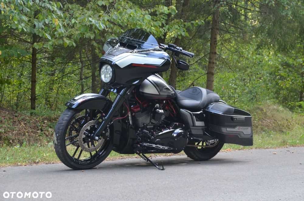 Harley-Davidson Touring Street Glide - 2