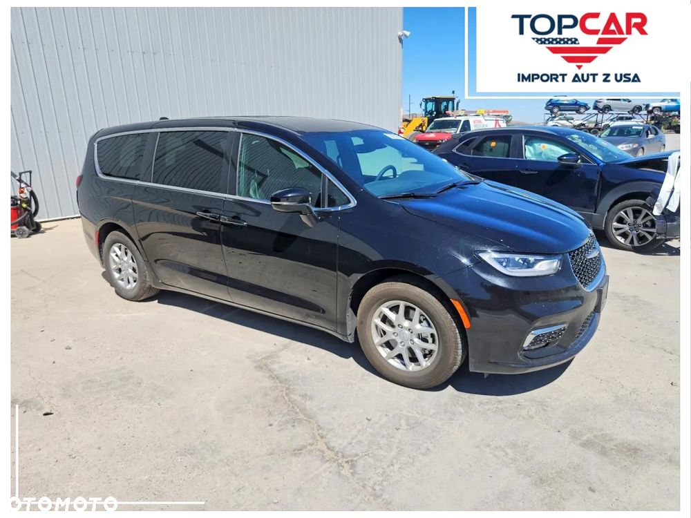 Chrysler Pacifica - 1