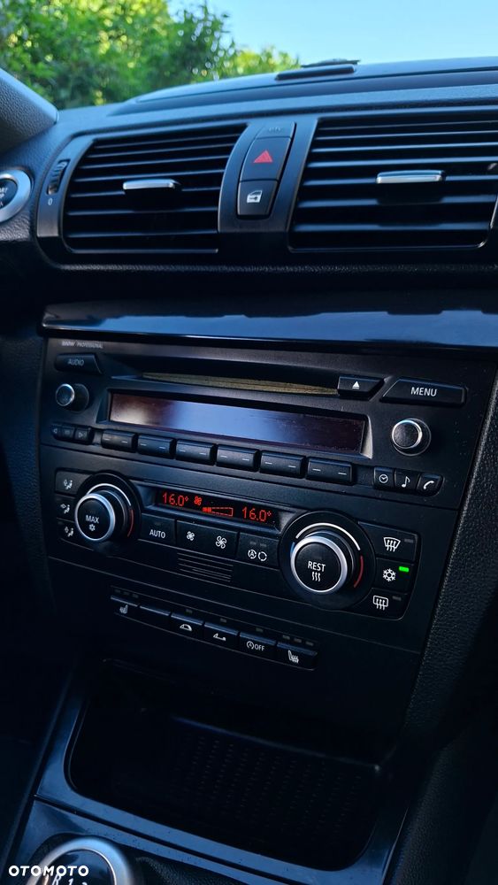 BMW Seria 1 120i Edition Sport - 32