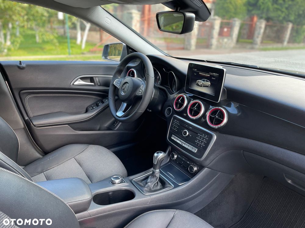 Mercedes-Benz CLA 180 d Shooting Brake - 21
