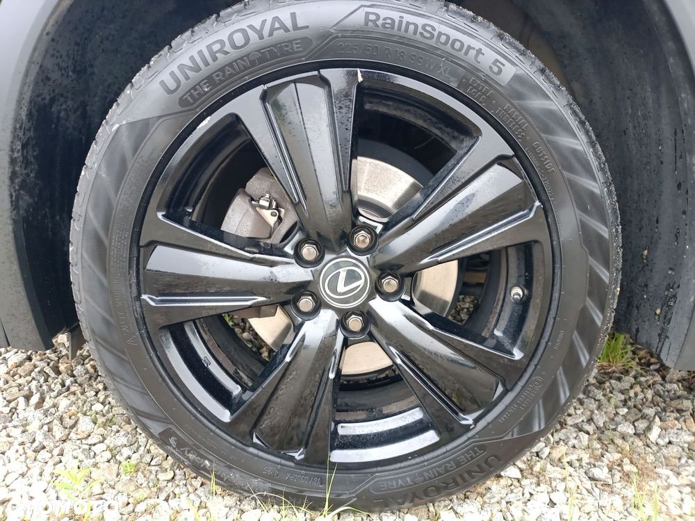 Lexus UX - 10