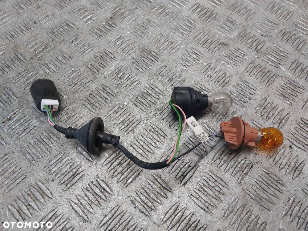 WIĄZKA WKŁAD LAMPY PRAWY TYŁ KIA CEED III J7924-04120 - 2