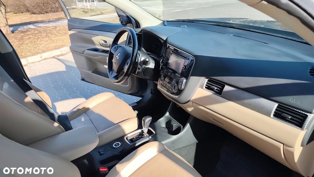 Mitsubishi Outlander 2.2 DI-D 4WD Automatik Diamant Edition+ - 35