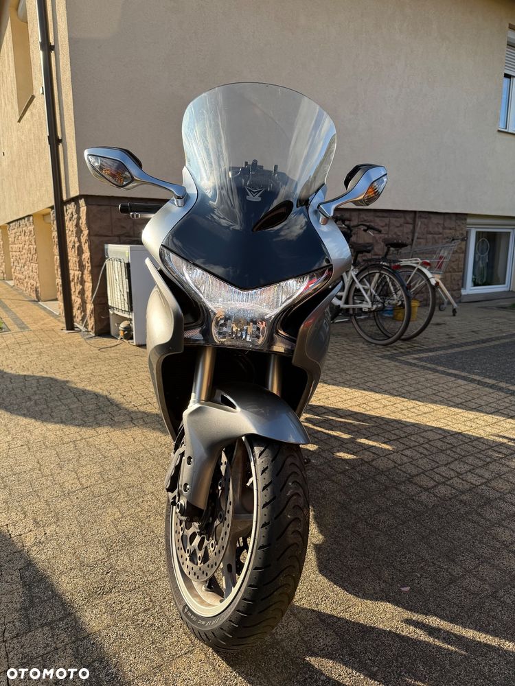 Honda VFR - 1