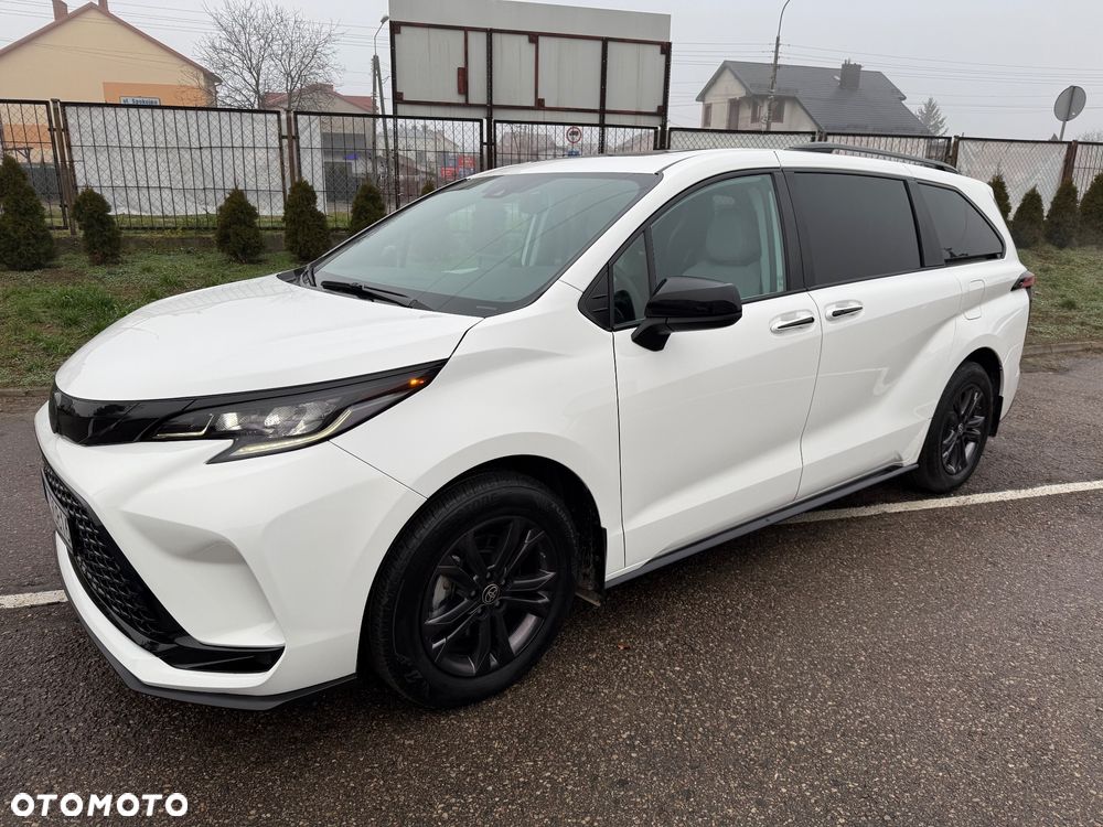 Toyota Sienna - 4