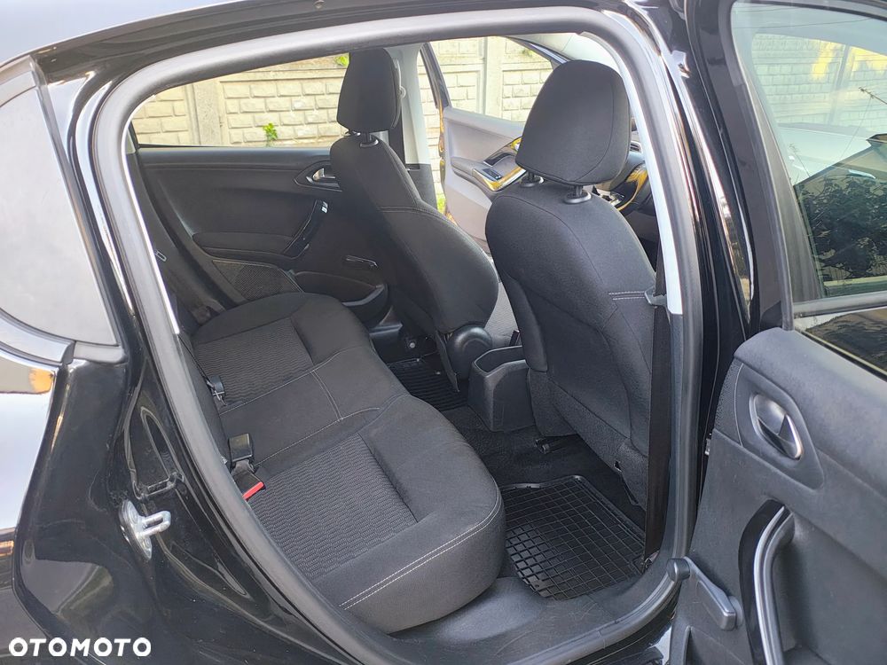Peugeot 208 1.2 PureTech Style - 22