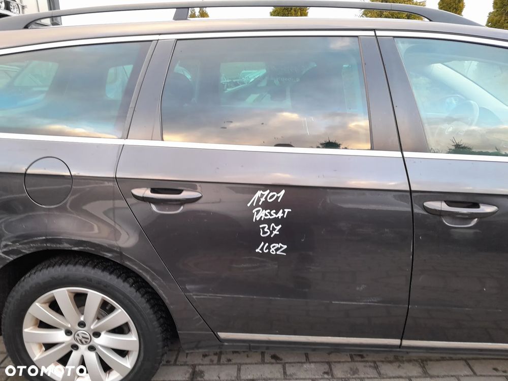 VW PASSAT B7 DRZWI PRAWE TYLNE PRAWY TYŁ KOMBI KOLOR: LC8Z - 1