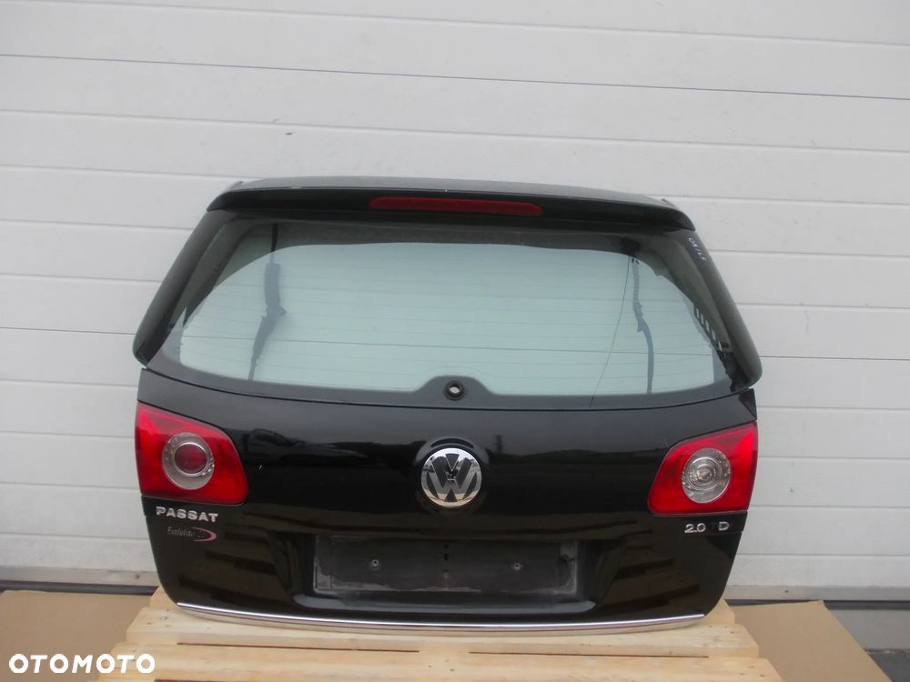 Klapa bagażnika tył VW Passat B6 kombi - 1
