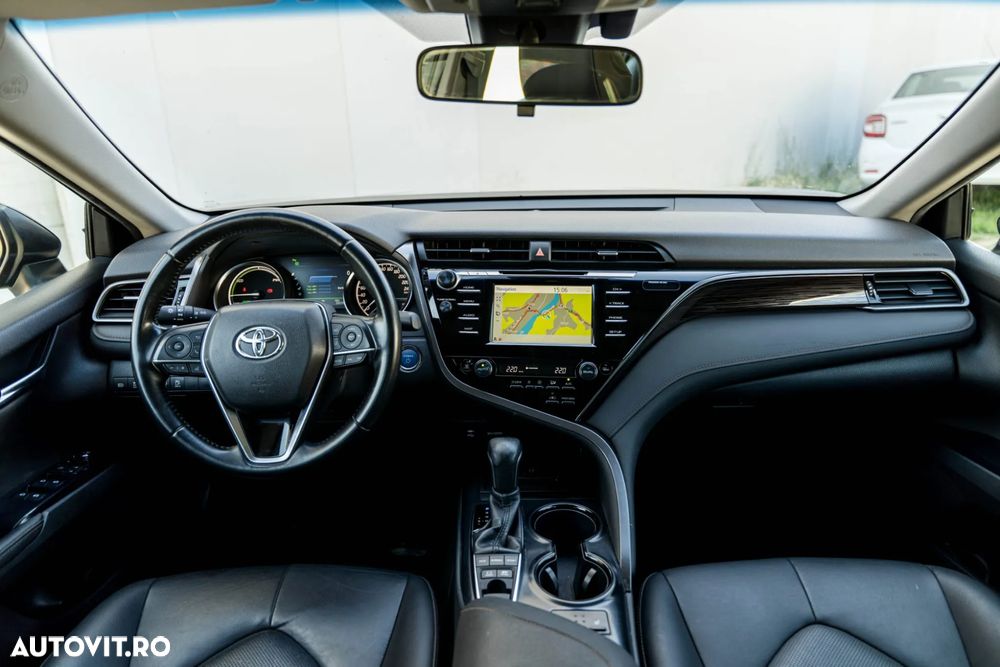 Toyota Camry - 6