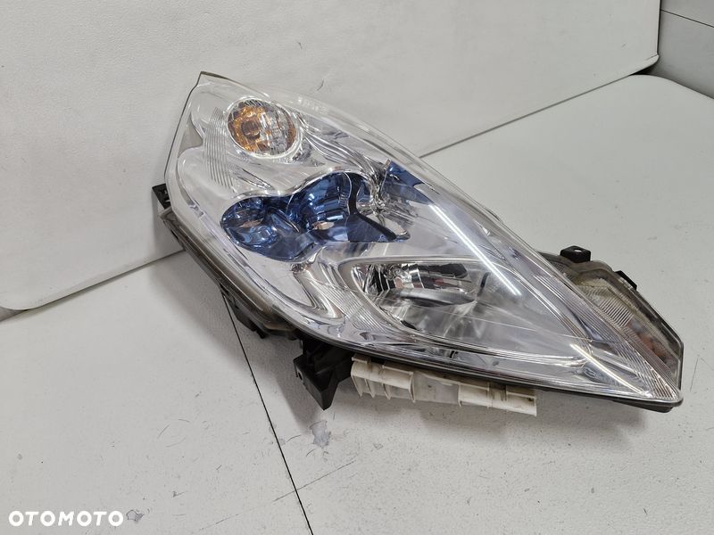 NISSAN LEAF I 1 LAMPA REFLEKTOR PRAWY PRZÓD PRZEDNIA LED UK - 1