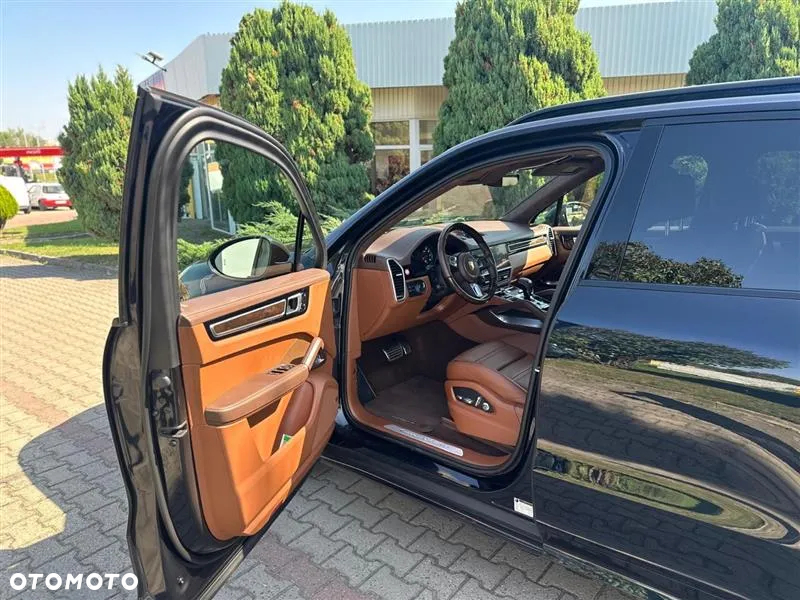 Porsche Cayenne - 4