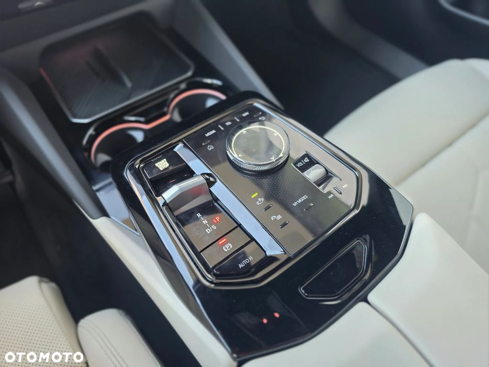 BMW Seria 5 520d xDrive mHEV - 26