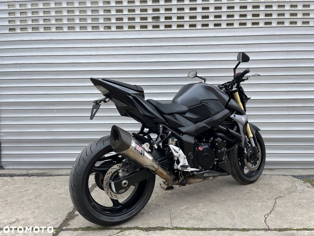 Suzuki GSR - 7