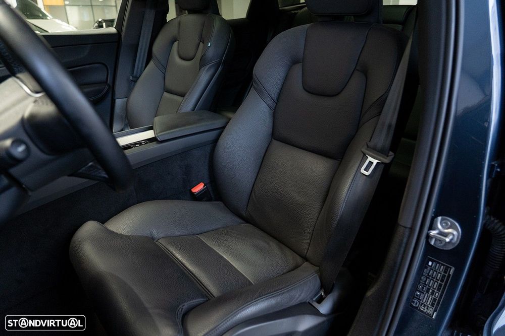 Volvo XC 60 2.0 T6 PHEV Plus Dark AWD - 23