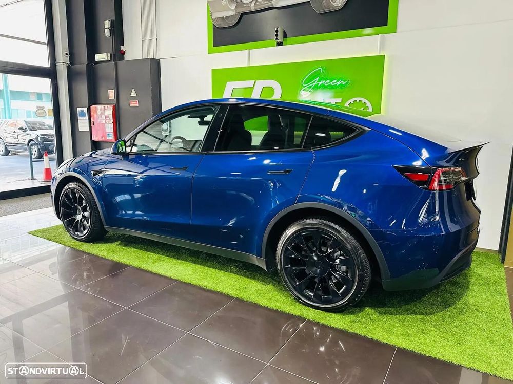 Tesla Model Y Long Range Dual Motor AWD - 13