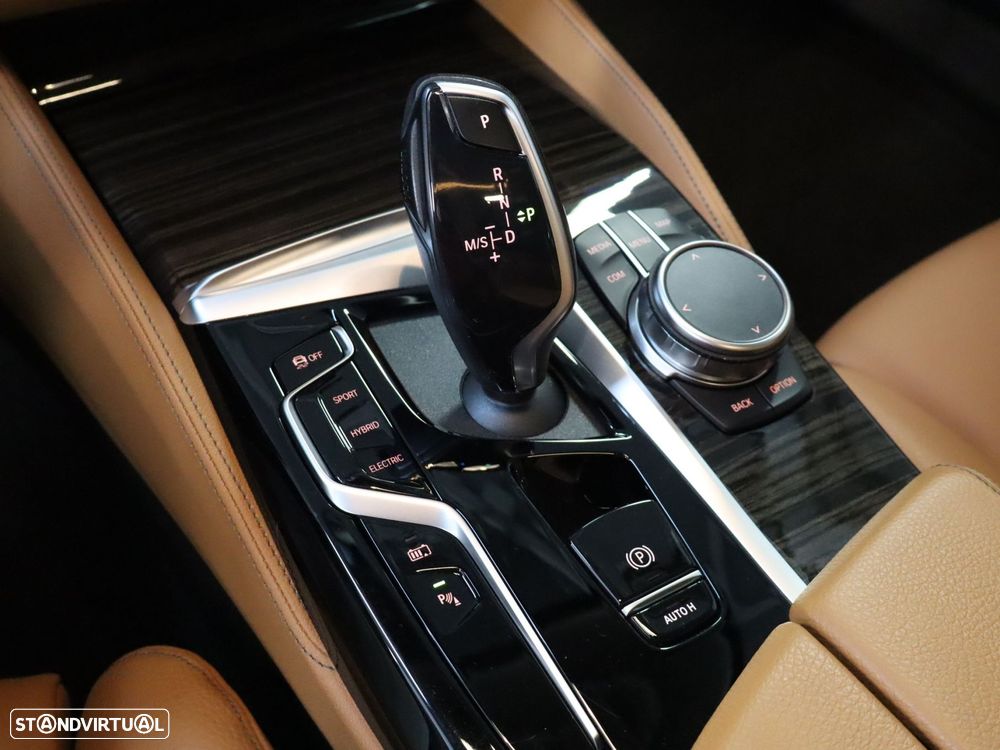 BMW 530 e Line Luxury - 29
