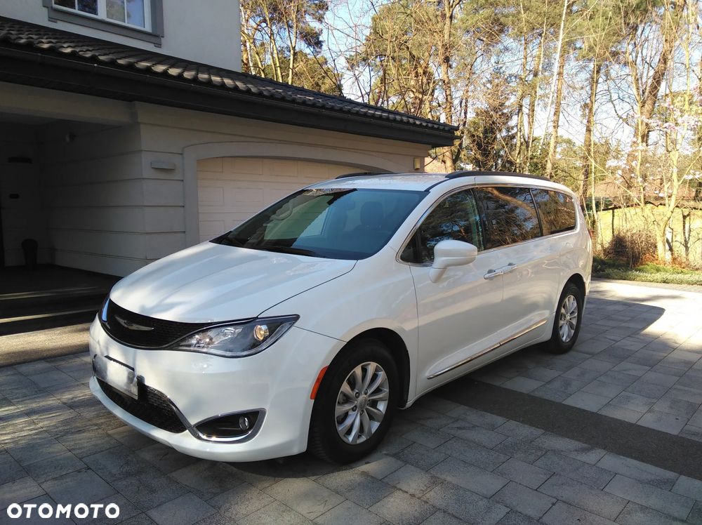 Chrysler Pacifica - 2