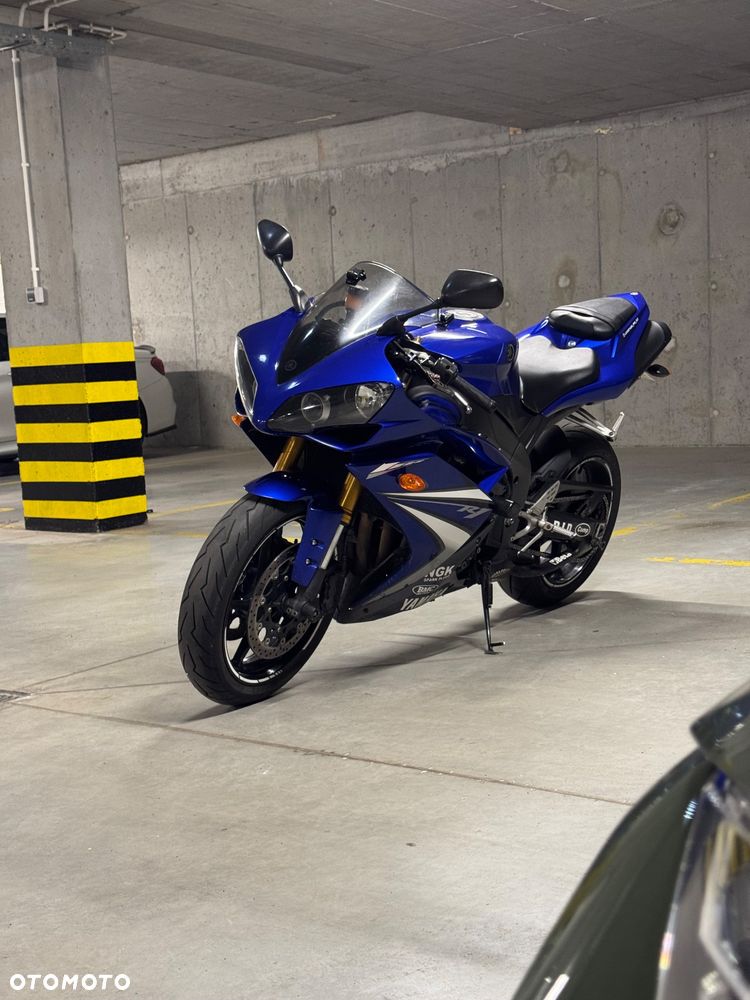 Yamaha R1 - 2