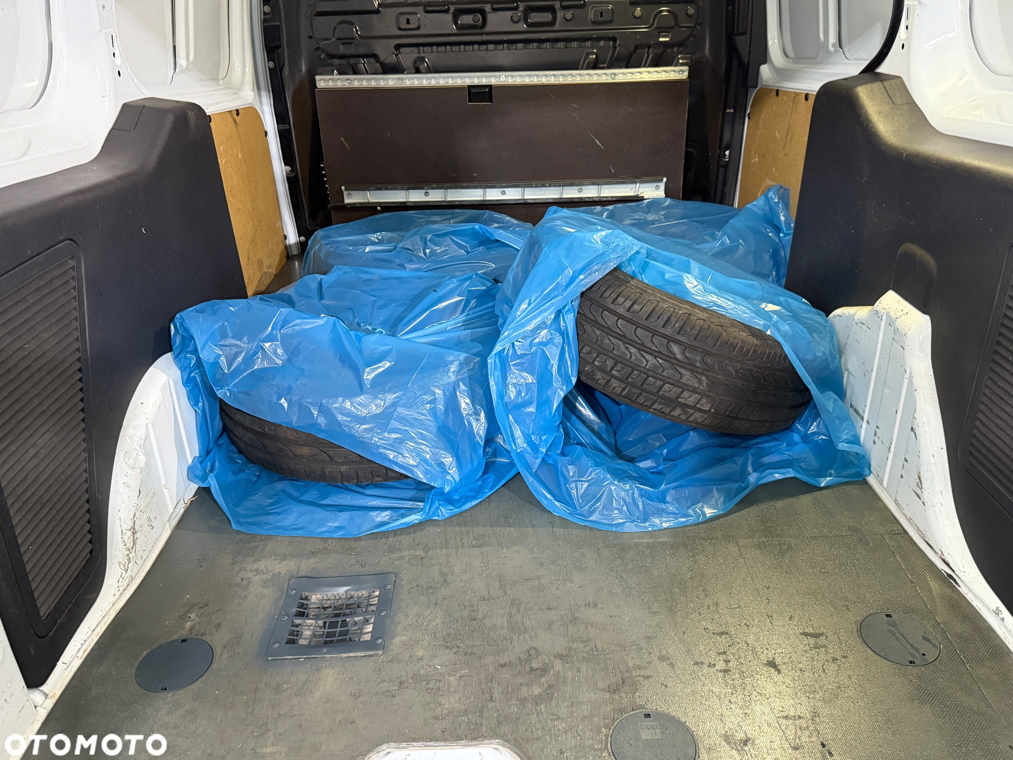 Ford Transit Connect - 15
