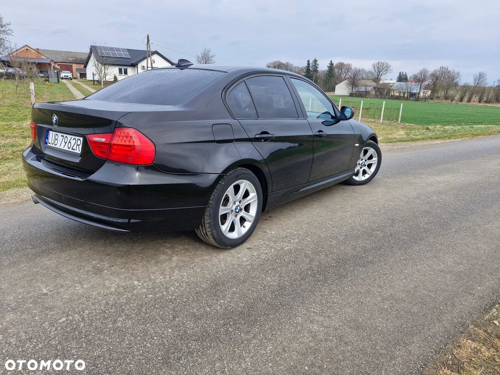 BMW Seria 3 318i - 4