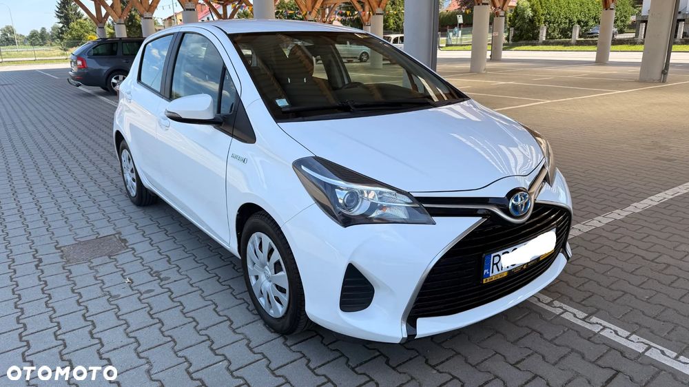 Toyota Yaris Hybrid 100 Dynamic - 2