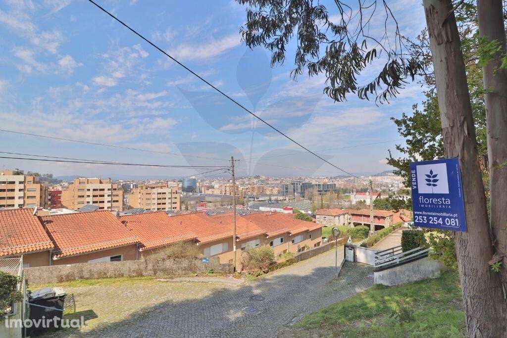 Terreno em Fraião com viabilidade de construção - Grande imagem: 2/23
