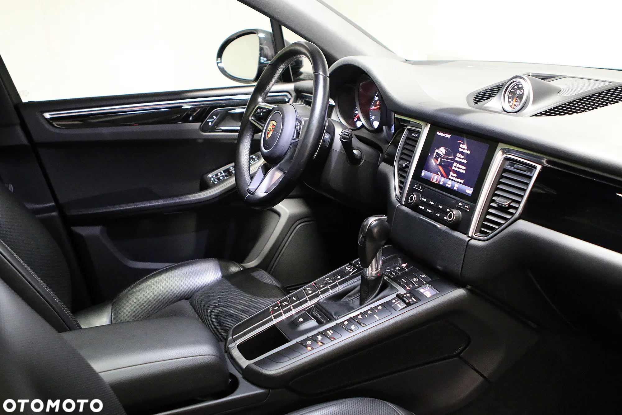 Porsche Macan S - 25