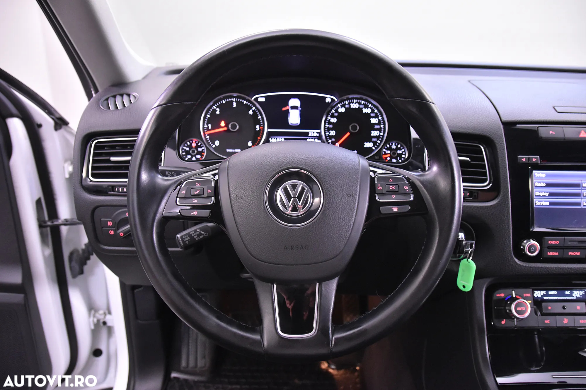 Volkswagen Touareg - 16