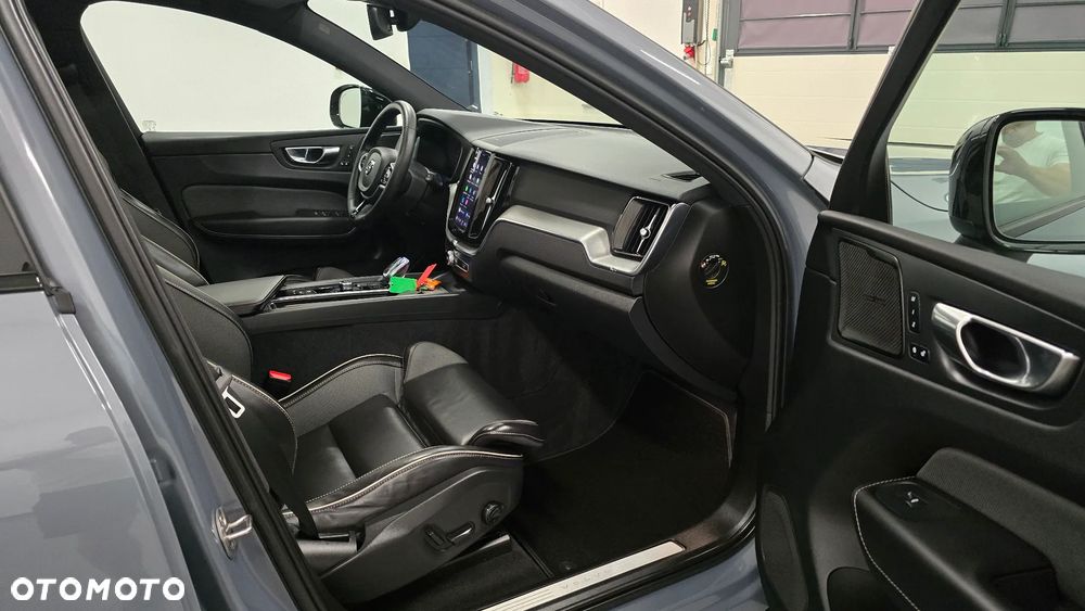 Volvo XC 60 B4 D Ultimate Dark - 19