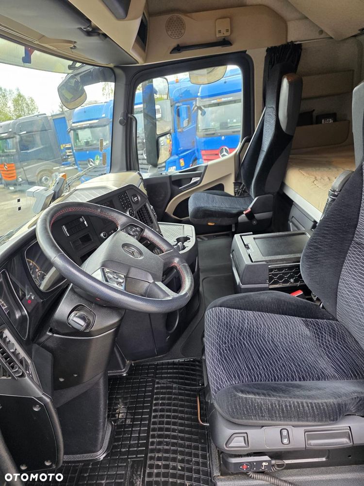 Mercedes-Benz Actros - 3