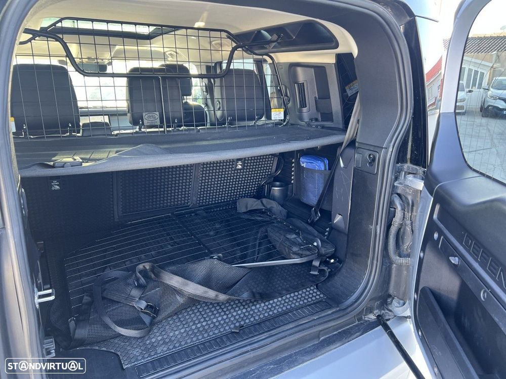 Land Rover Defender 110 D240 S - 27