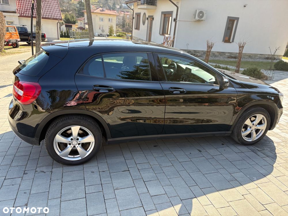 Mercedes-Benz GLA - 10