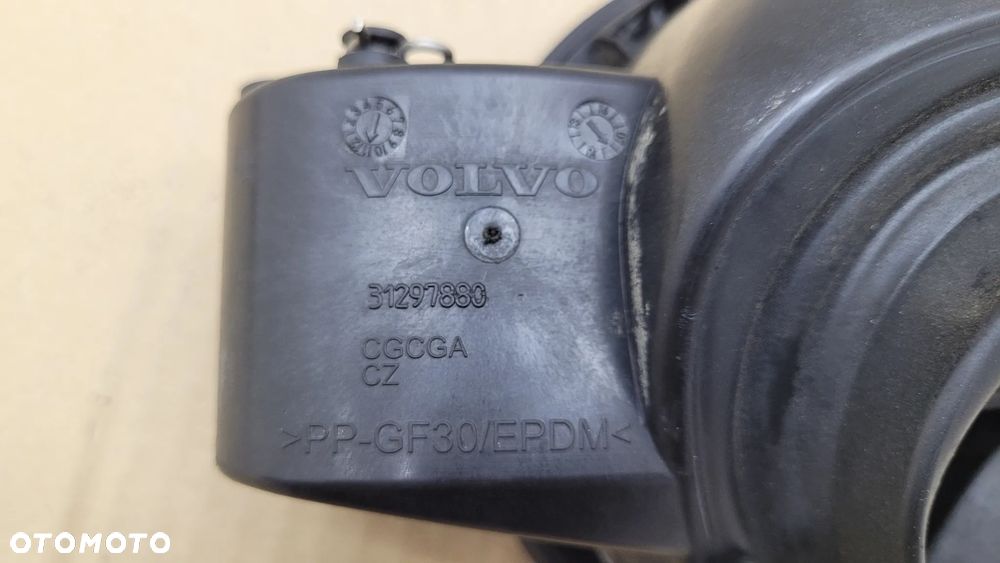 VOLVO XC60 KLAPKA WLEWU PALIWA KOREK 466 08-17 - 6