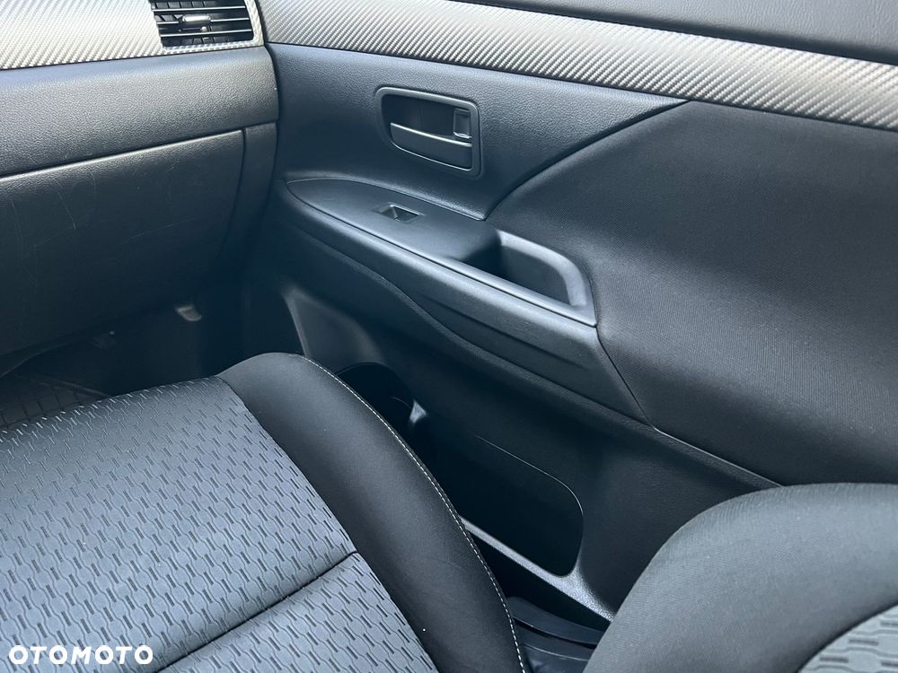 Mitsubishi Outlander 2.0 Intense 2WD - 14