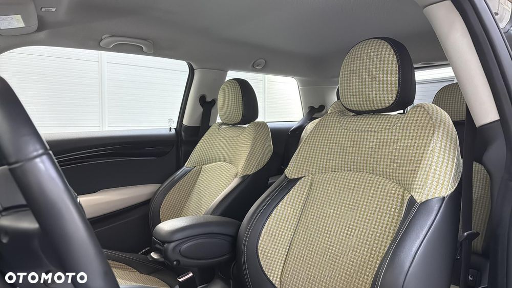 MINI Cooper SE Classic Trim - 13