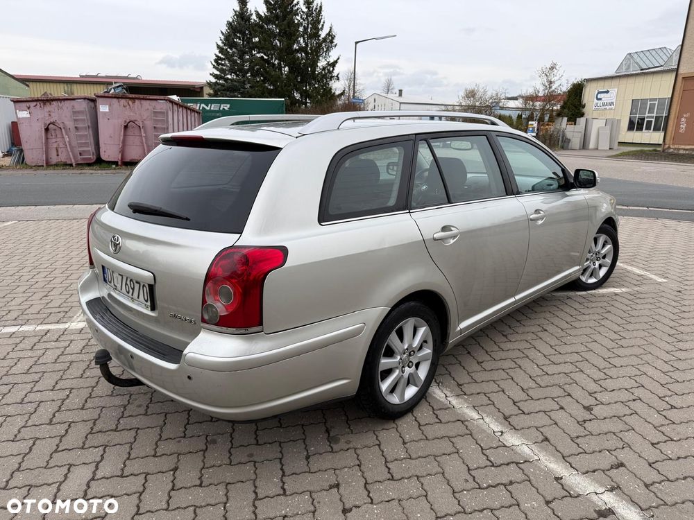 Toyota Avensis 2.0 D-4D Sol Premium - 4