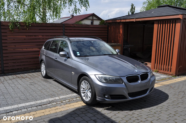 BMW Seria 3 320d xDrive DPF Touring