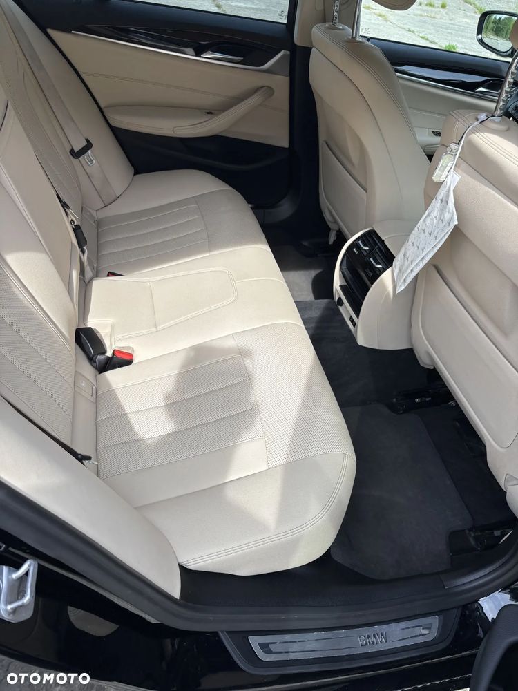 BMW Seria 5 520d xDrive - 11