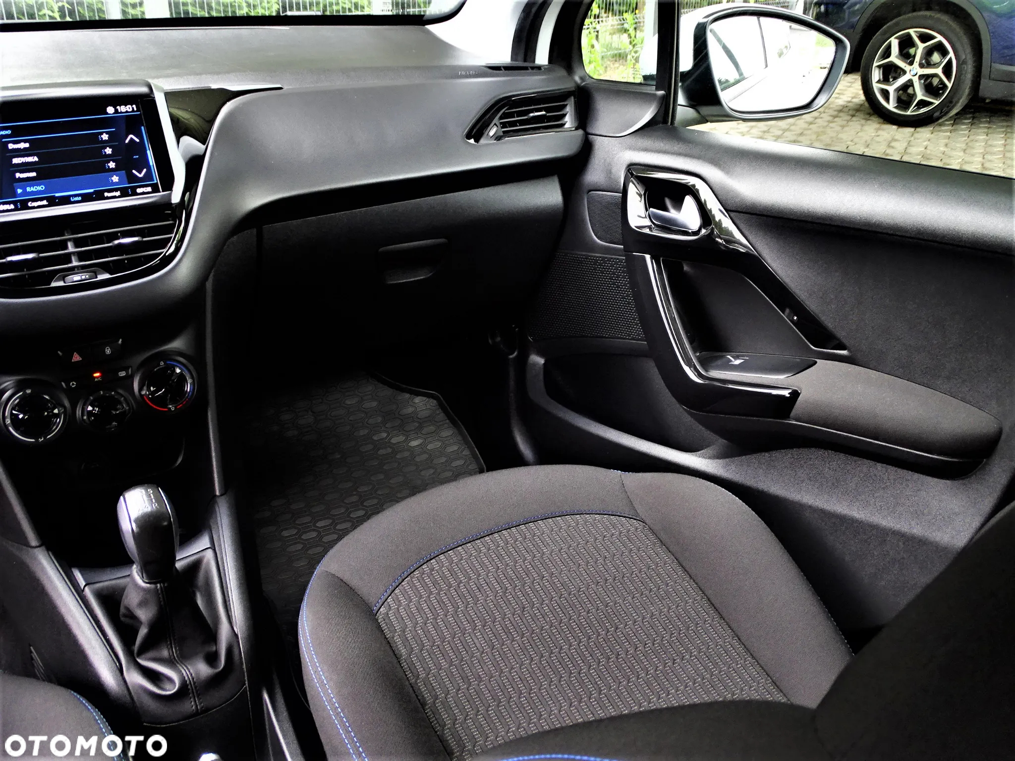 Peugeot 208 PureTech 82 Stop & Start Signature - 36