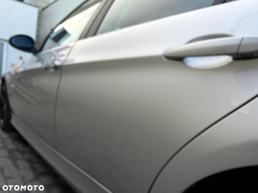 BMW Seria 3 320d - 32