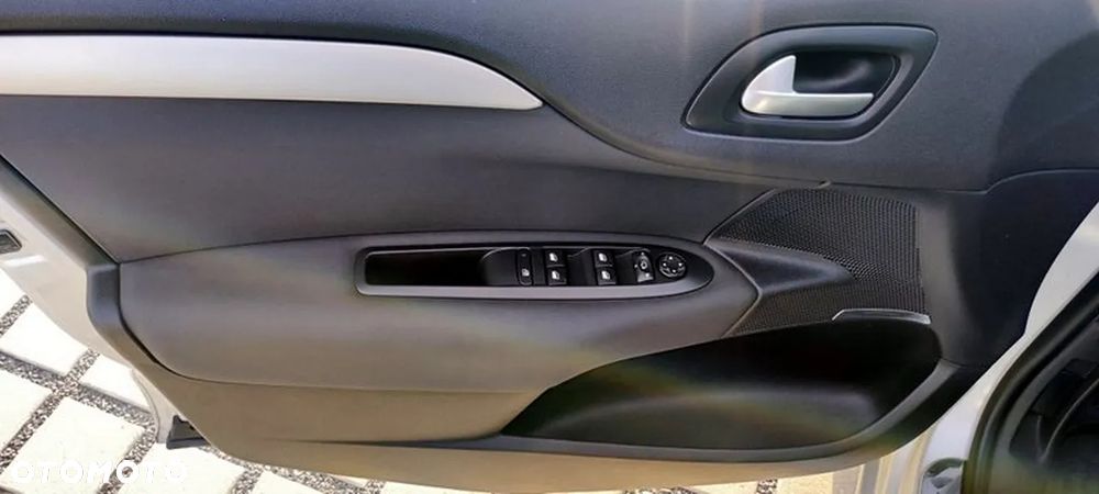 Citroën C4 1.6 HDi Equilibre Pack Navi - 17