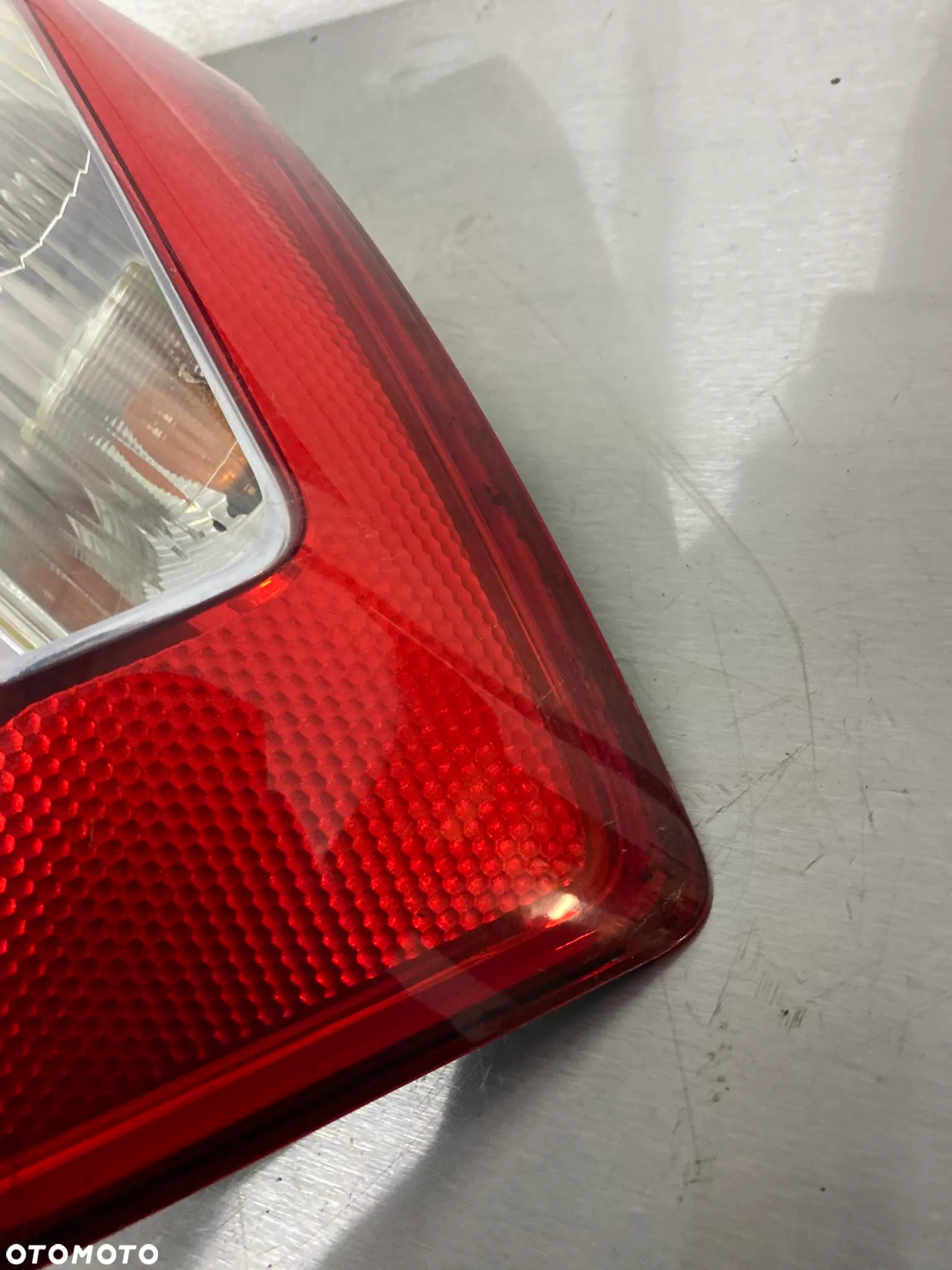 AUDI A4 B6 LAMPA PRAWY TYL TYLNA SEDAN - 2