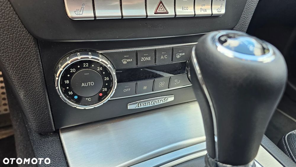 Mercedes-Benz Klasa C 200 CGI BlueEFFICIENCY Avantgarde - 17