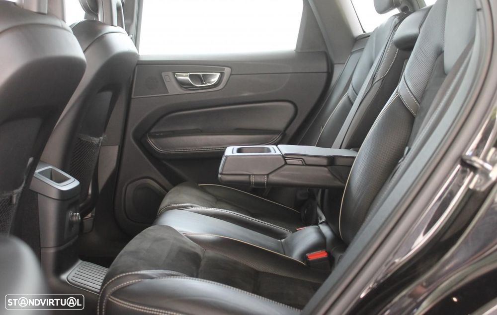 Volvo XC 60 2.0 T8 PHEV R-Design AWD - 17